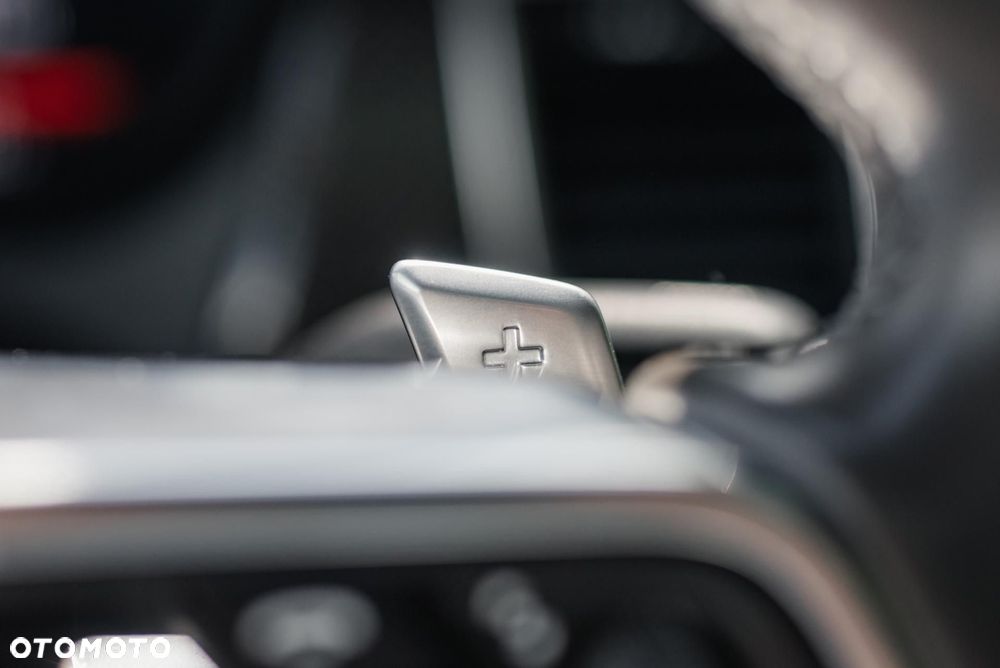 Porsche Macan Turbo - 27