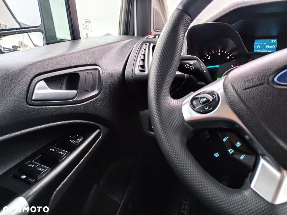 Ford Tourneo Connect Grand - 23