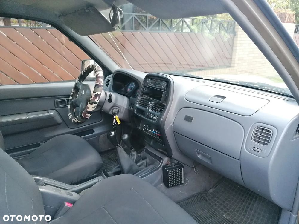 Nissan Pickup - 7