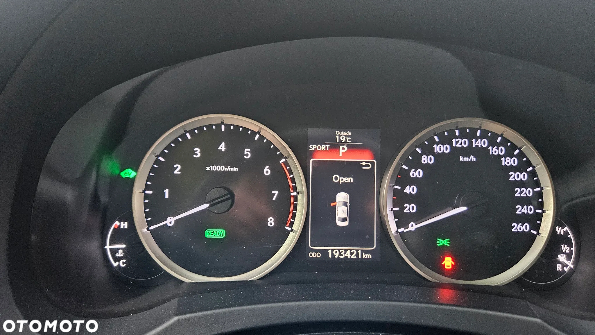 Lexus IS 300h - 15
