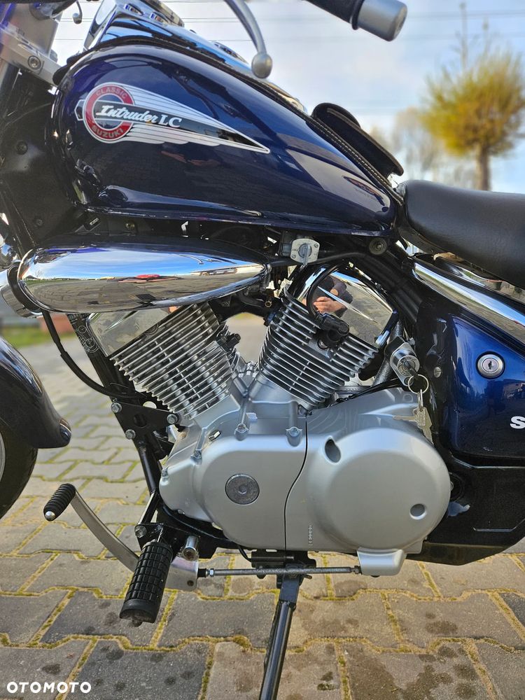 Suzuki Intruder - 13