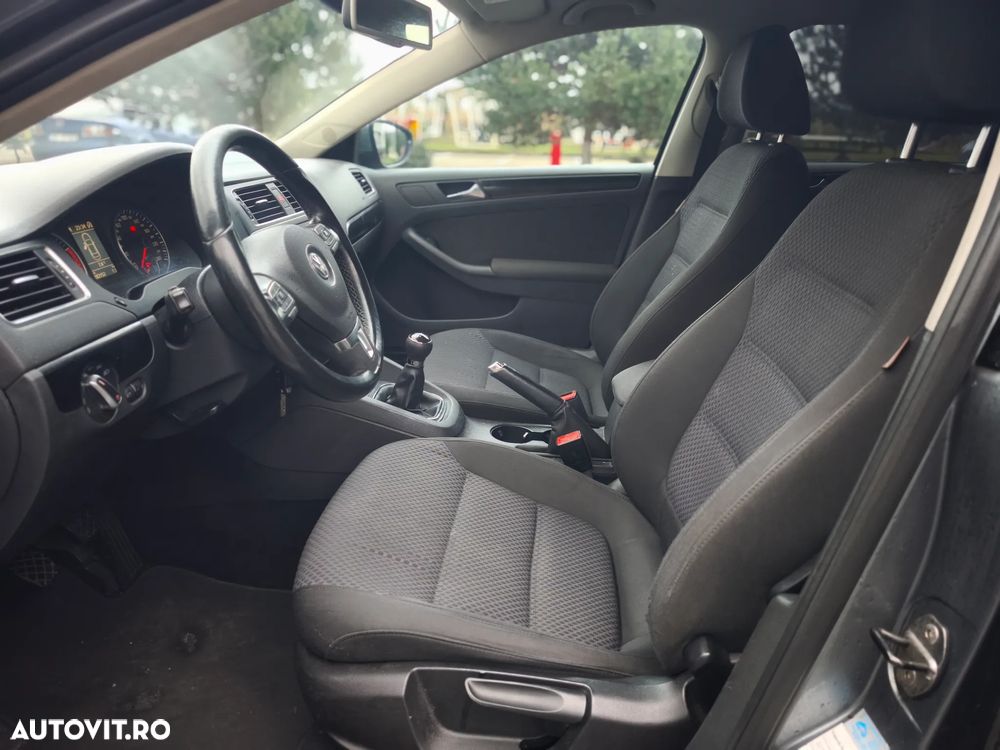 Volkswagen Jetta - 12