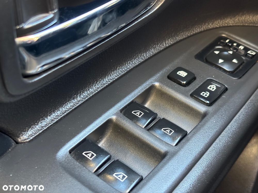 Mitsubishi Outlander 2.0 Intense + Navi 4WD CVT - 28