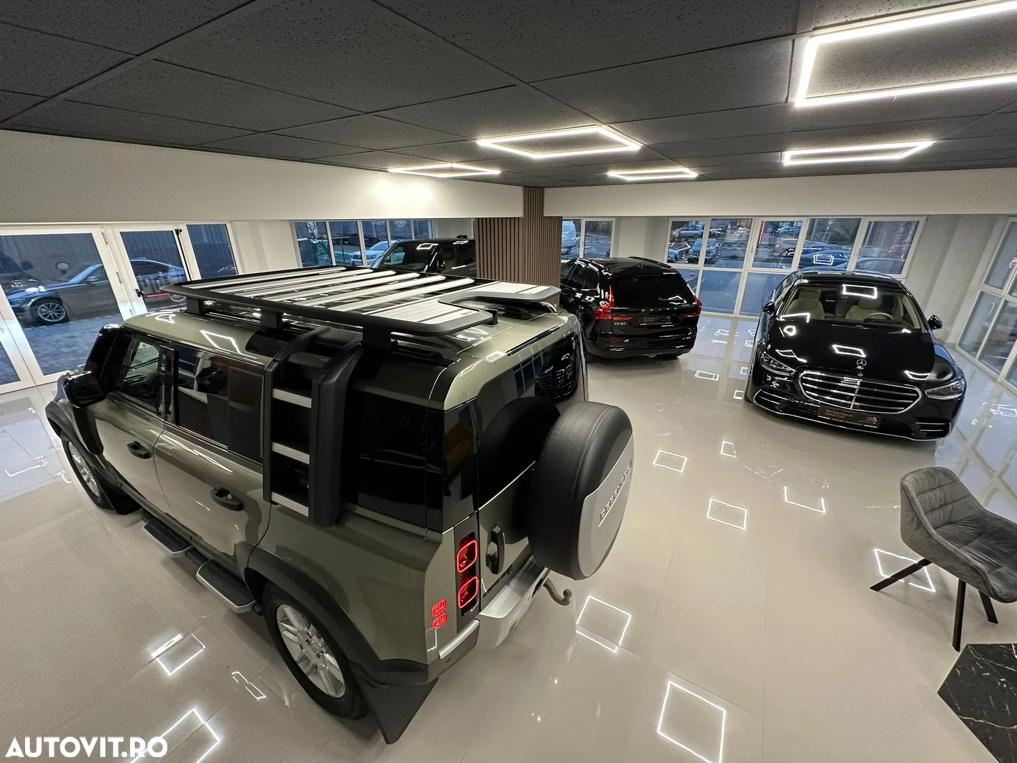 Land Rover Defender 110 2.0L D240 S - 22