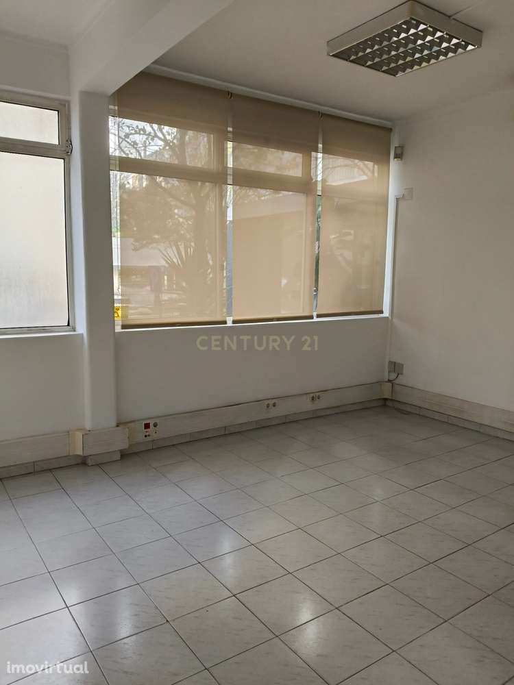 Apartamento com 75 m2 transformado actualmente em escritório - Grande imagem: 3/11