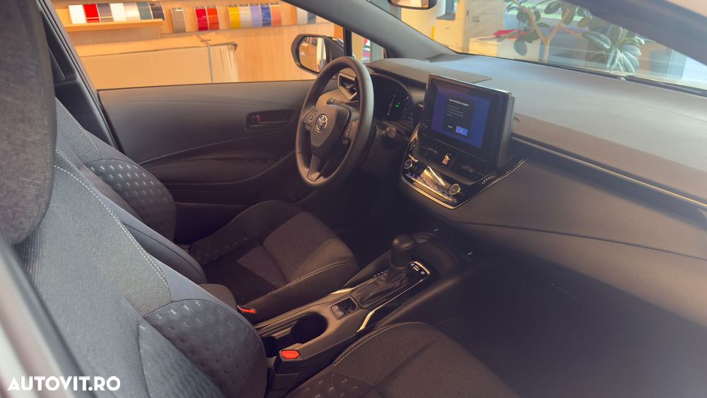 Toyota Corolla 1.8 HSD Eco - 27