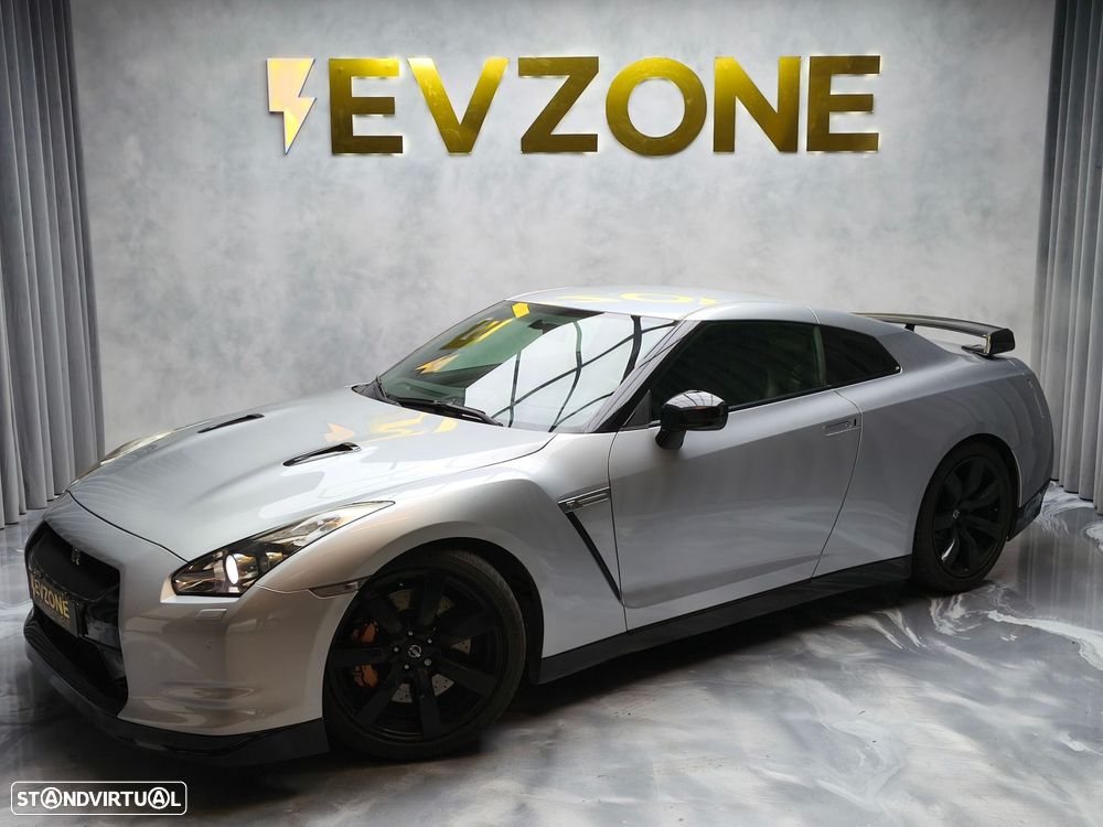 Nissan GT-R - 1