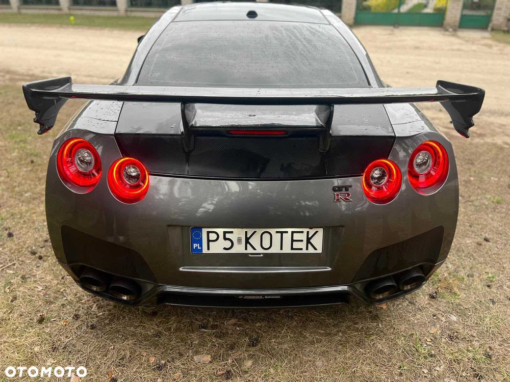 Nissan GT-R - 6