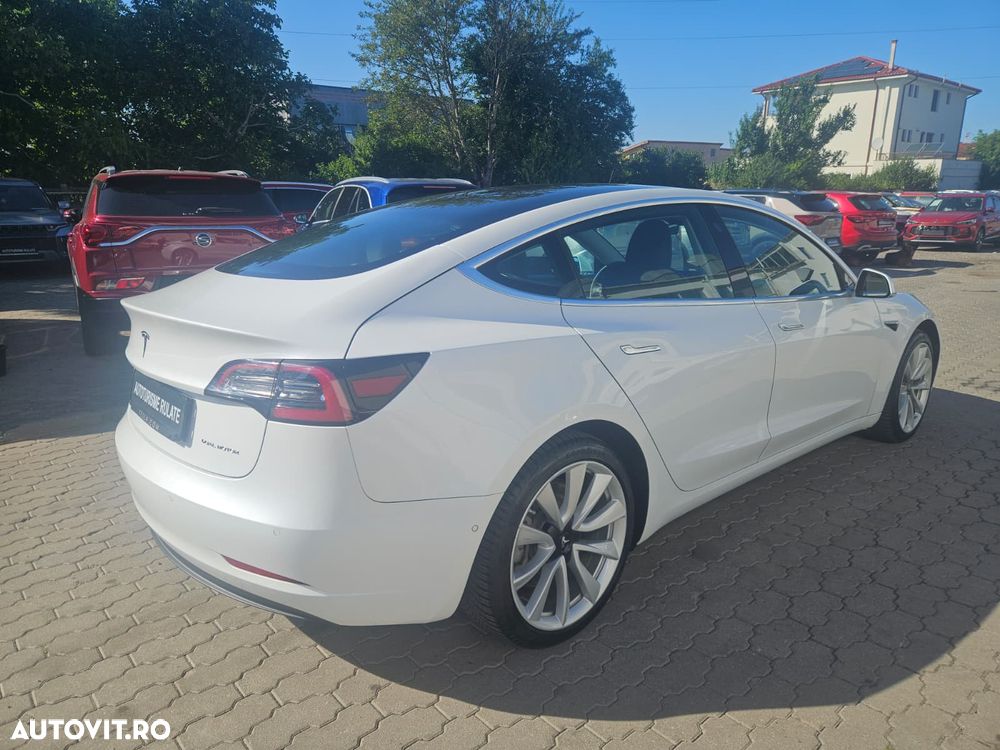 Tesla Model 3 - 5