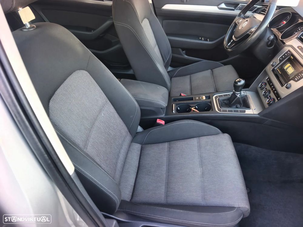 VW Passat Variant 1.6 TDI BlueMotion - 12