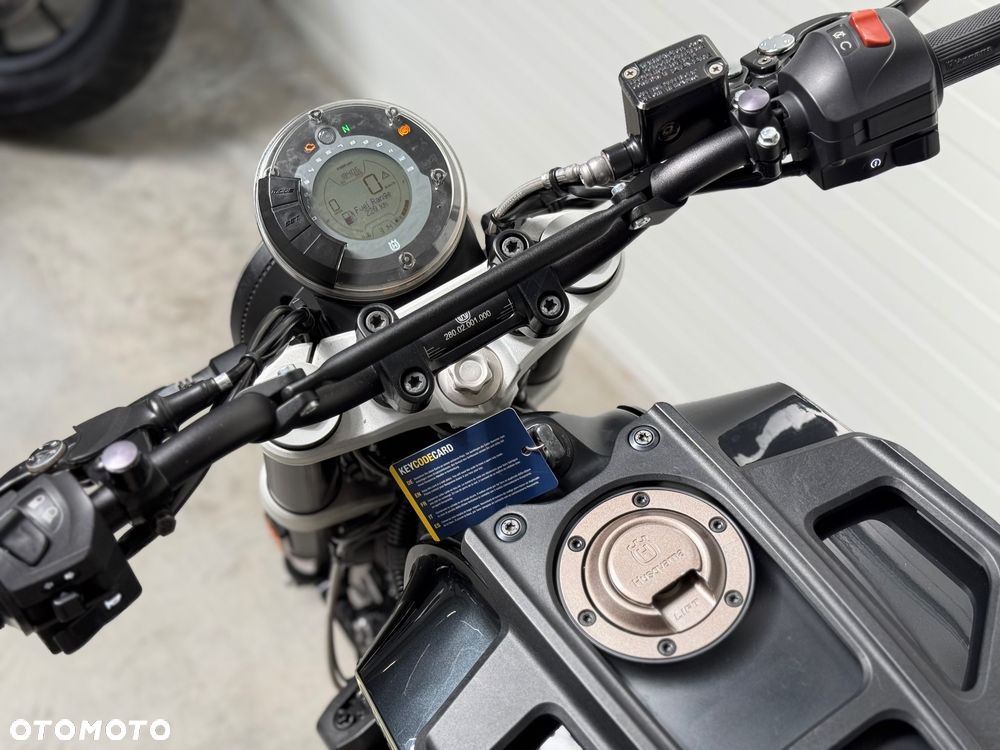 Husqvarna Svartpilen - 28