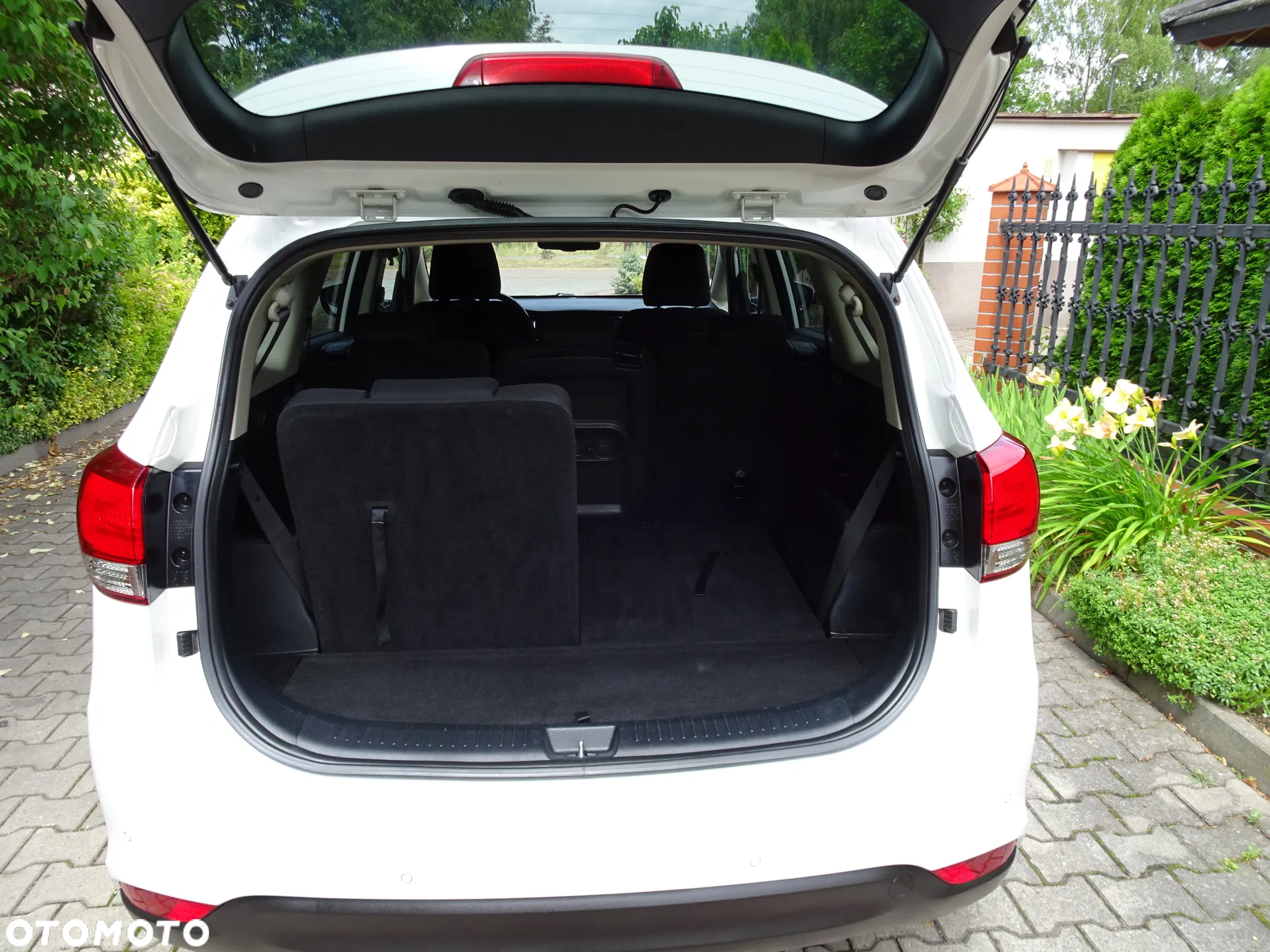 Kia Carens - 7