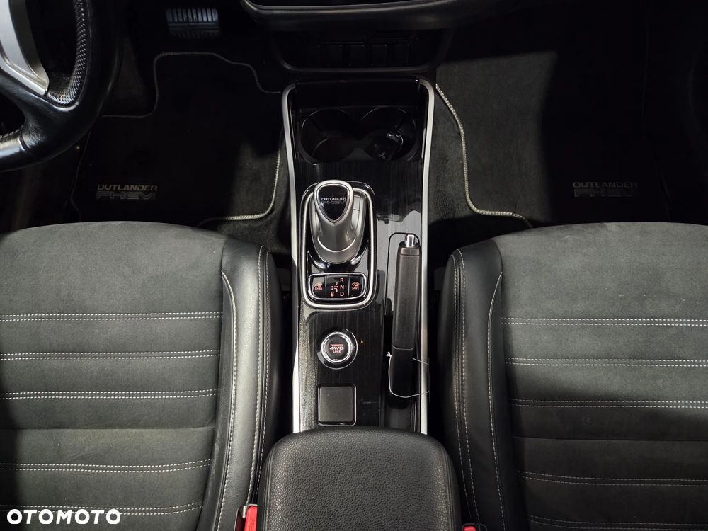 Mitsubishi Outlander PHEV Instyle NAVI - 24