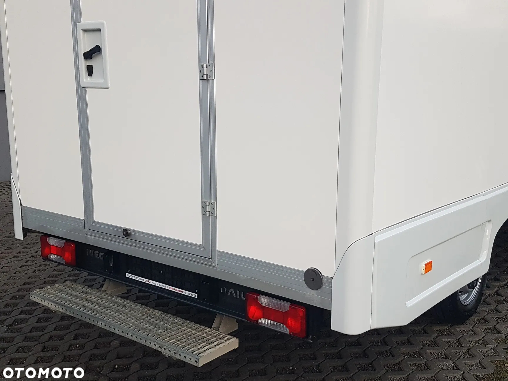 Iveco DAILY KONTENER NISKOPODŁOGOWY 4,43x2,23x2,42 SKLEP KAMPER KONIOWÓZ BAR KLIMA - 23