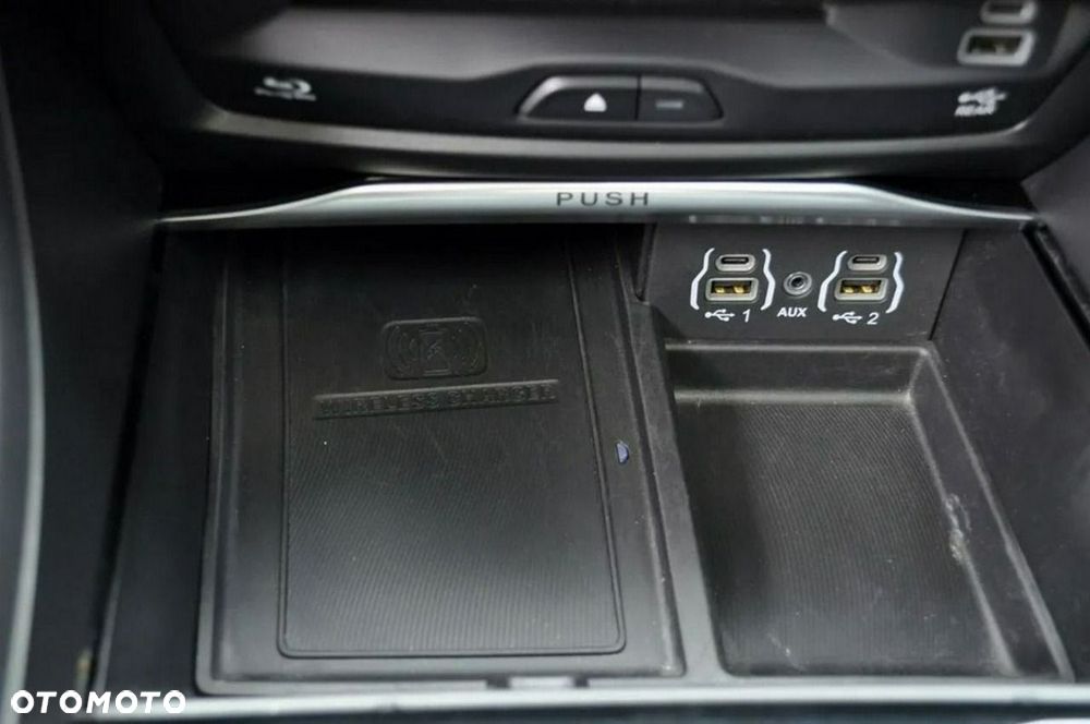 Chrysler Pacifica - 28