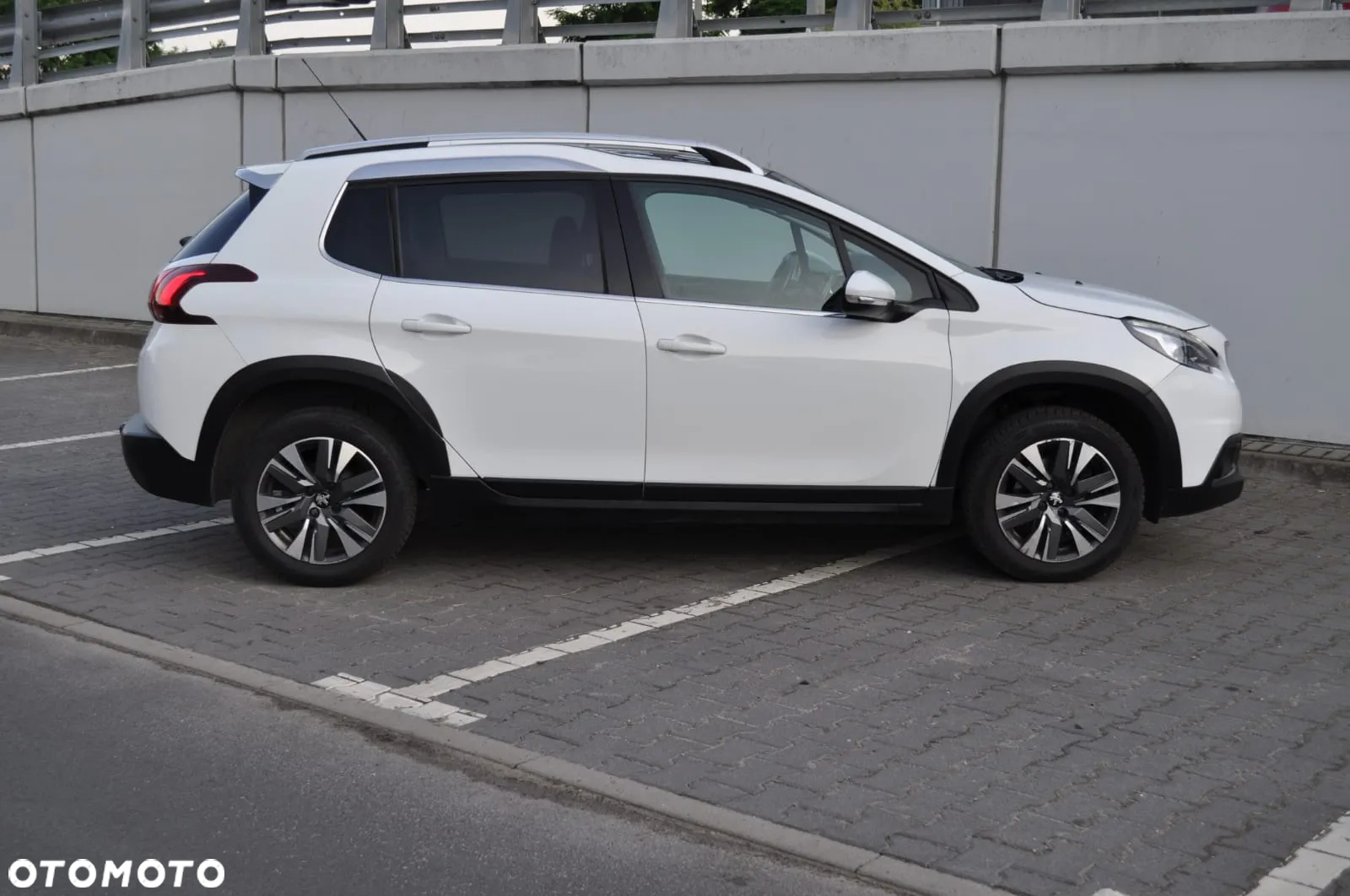 Peugeot 2008 - 9