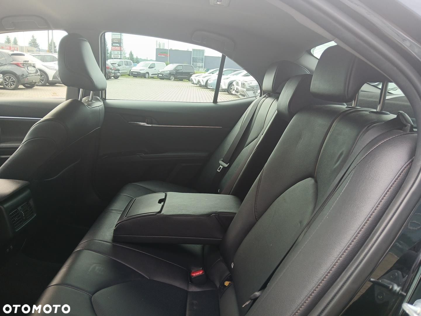 Toyota Camry 2.5 Hybrid Executive CVT - 14