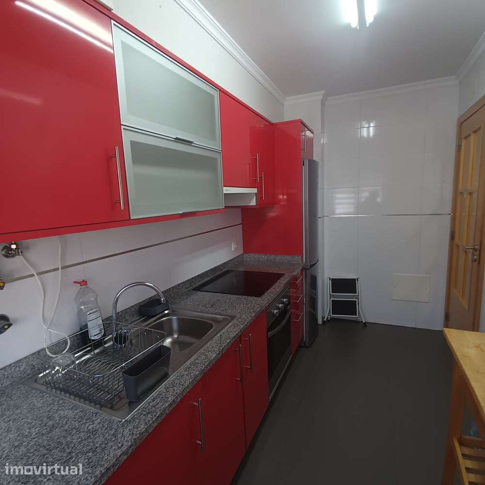 Apartamento T2 com varanda e piscina - Grande imagem: 5/12