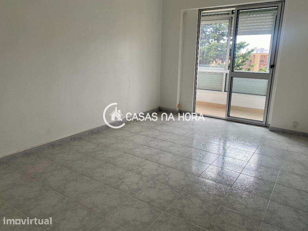 T3 Remodelado no Pragal (junto à PSP e ao SMAS) - Grande imagem: 3/23