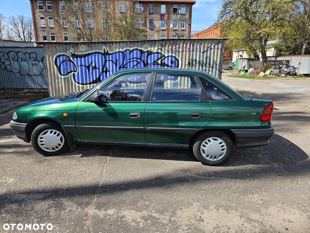 Opel Astra 1.4 GL - 1