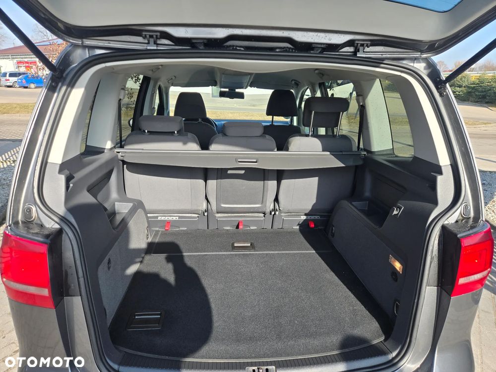 Volkswagen Touran - 15