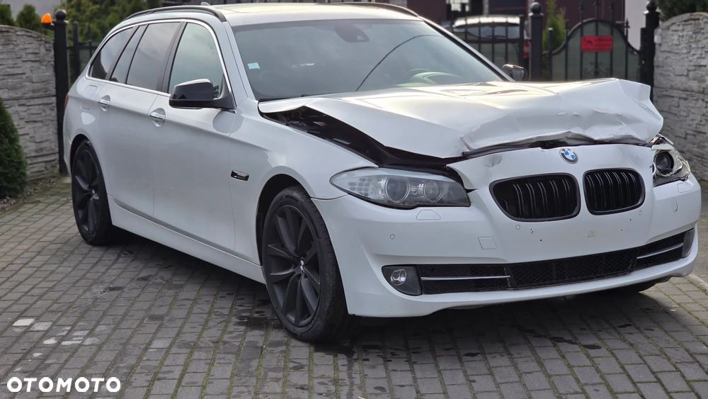 BMW Seria 5 525d - 33