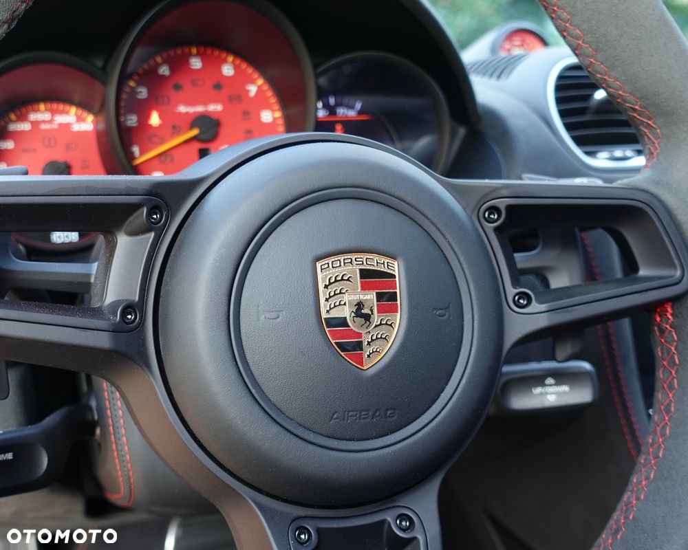 Porsche 718 Spyder - 39