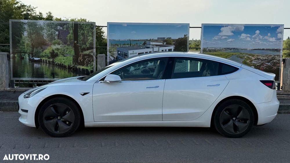 Tesla Model 3 - 4