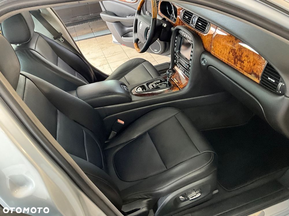 Jaguar XJ XJ8 4.2 LWB Executive - 6