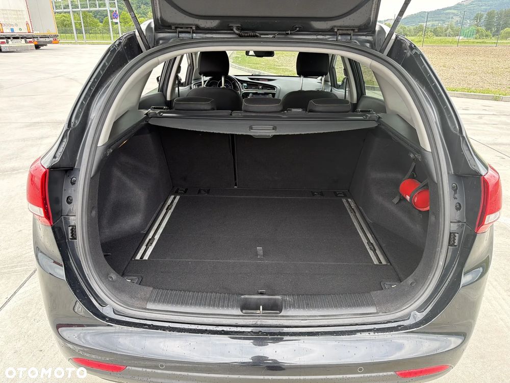 Kia Ceed 1.6 GDI L Business Line - 18
