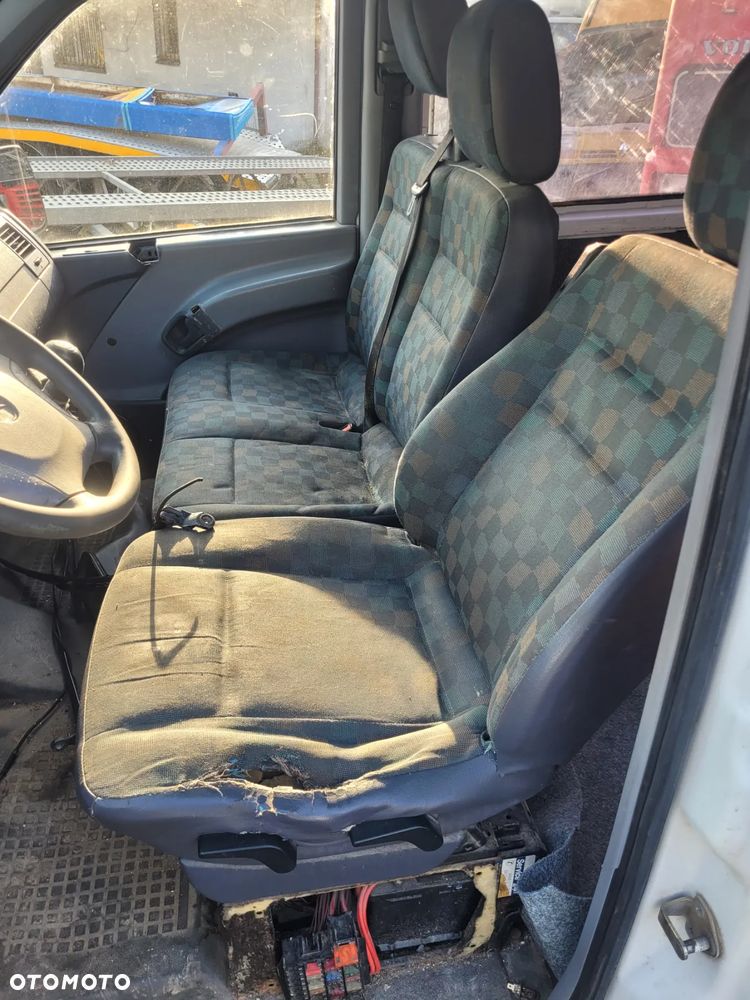 MERCEDES VITO fotel fotele kanapa deska kokpit podsufitka boczek boczki klamka podłokietnik licznik prędkościomierz - 3
