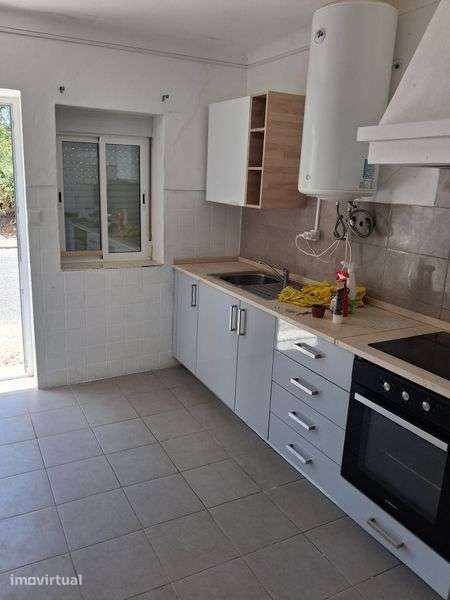 Moradia com 2 Quartos e quintal - Grande imagem: 3/12