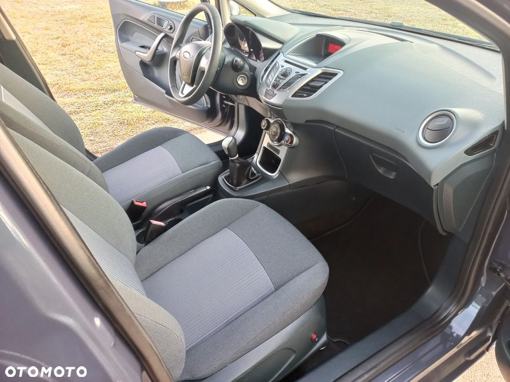 Ford Fiesta - 12
