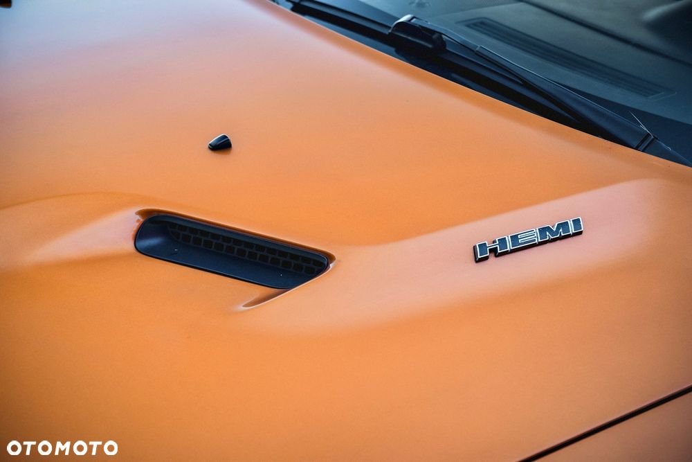 Dodge Challenger - 28