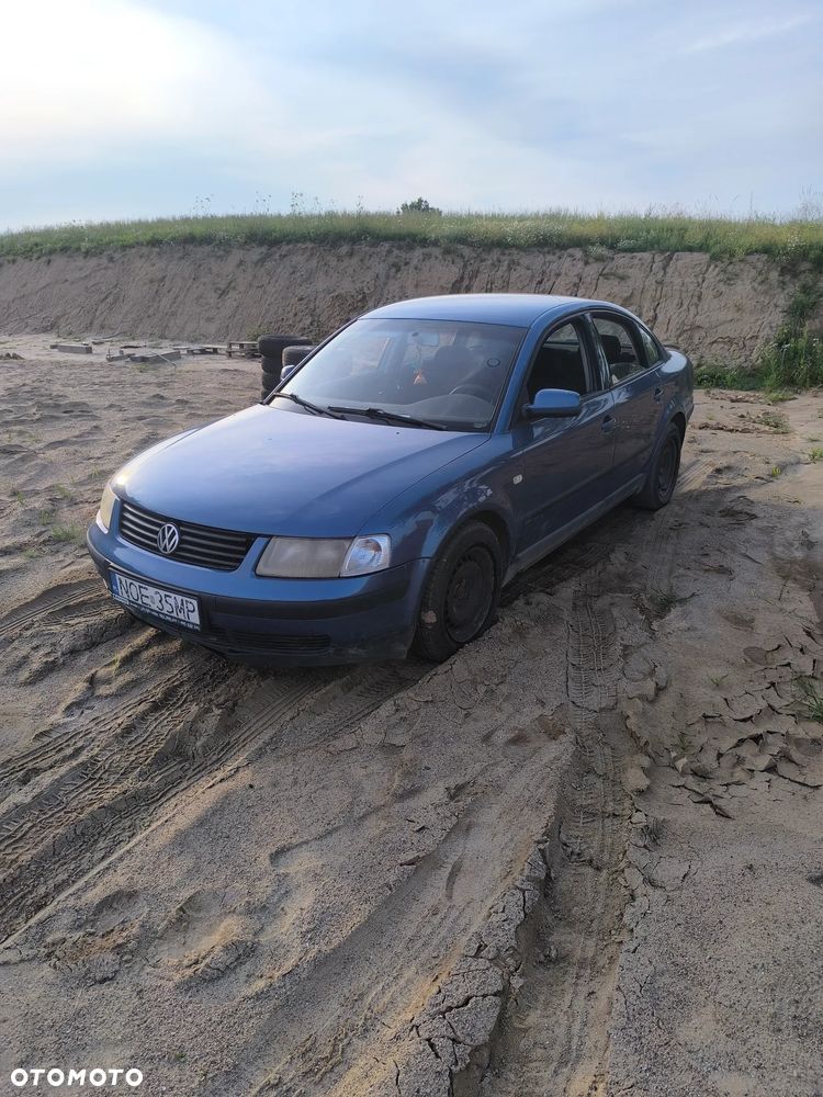Volkswagen Passat 1.6 - 9