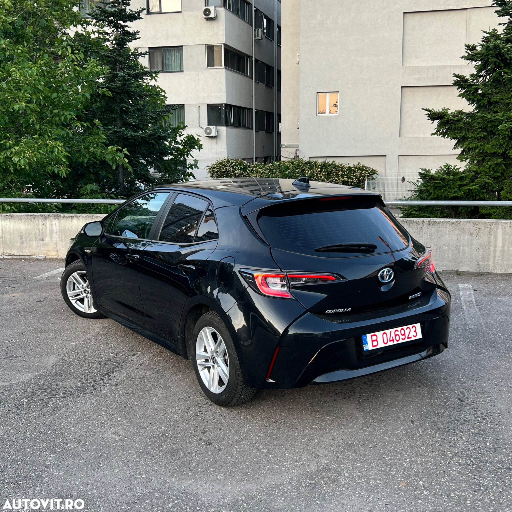 Toyota Corolla 1.8 HSD Business - 12