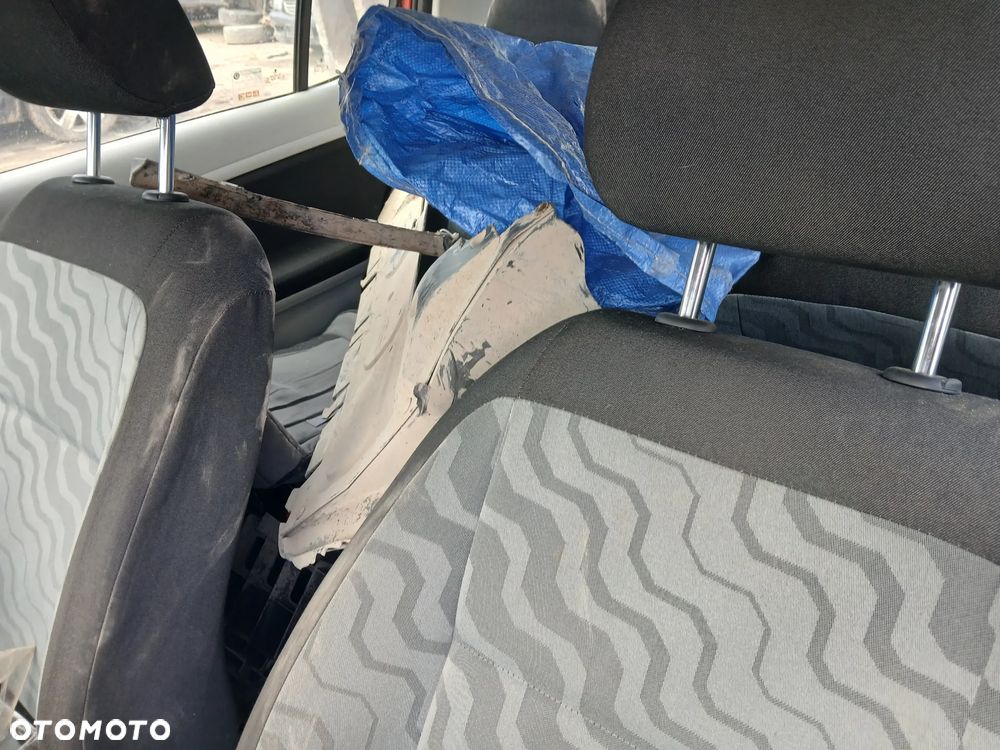 skoda fabia II fotel fotele kanapa deska kokpit podsufitka boczek boczki klamka podłokietnik licznik - 5