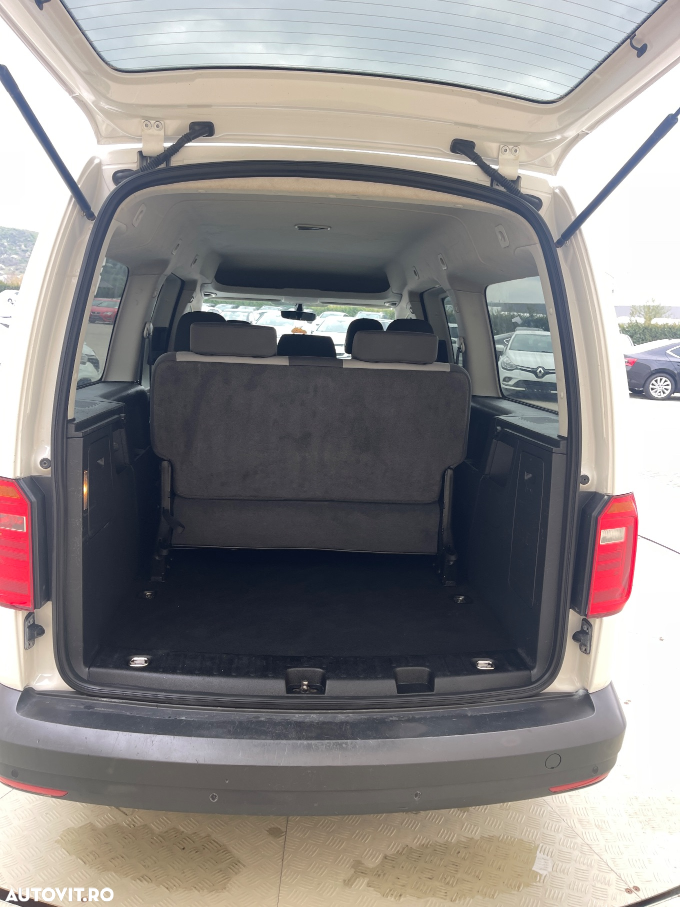 Volkswagen Caddy 2.0 TDI (7-Si.) 4MOTION Maxi Comfortline - 26