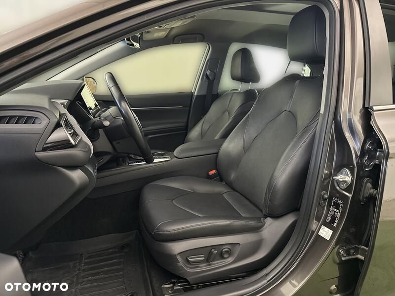 Toyota Camry 2.5 Hybrid Comfort CVT - 12