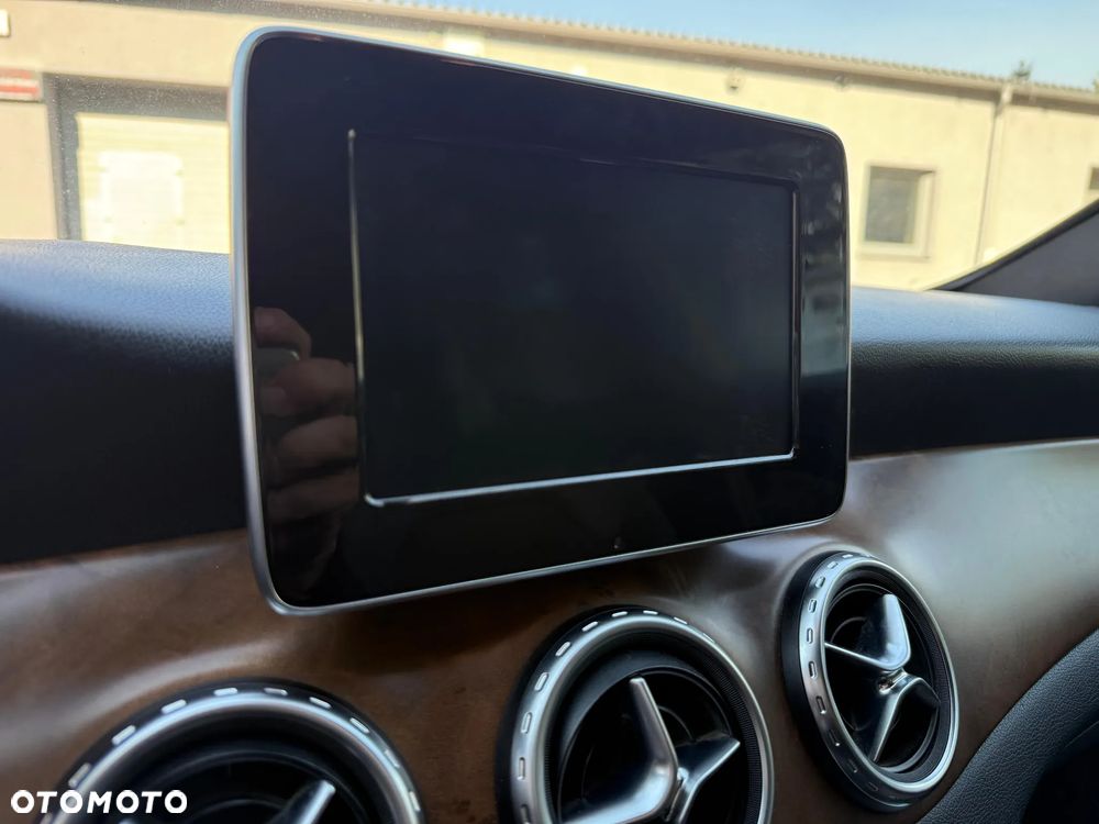 Mercedes-Benz GLA 200 (CDI) d - 11