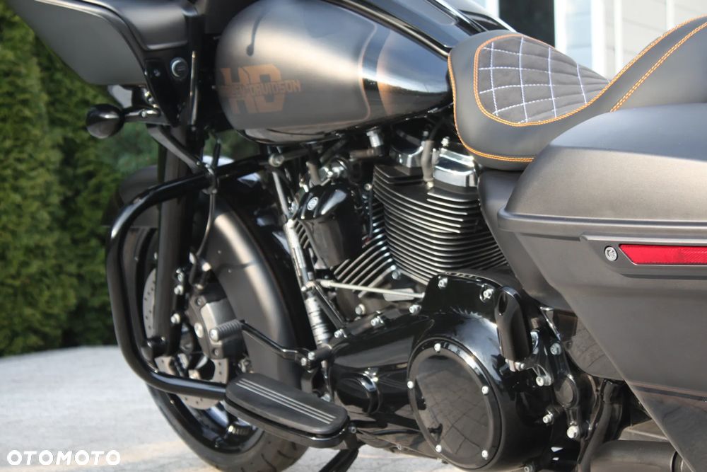 Harley-Davidson Touring Road Glide - 26