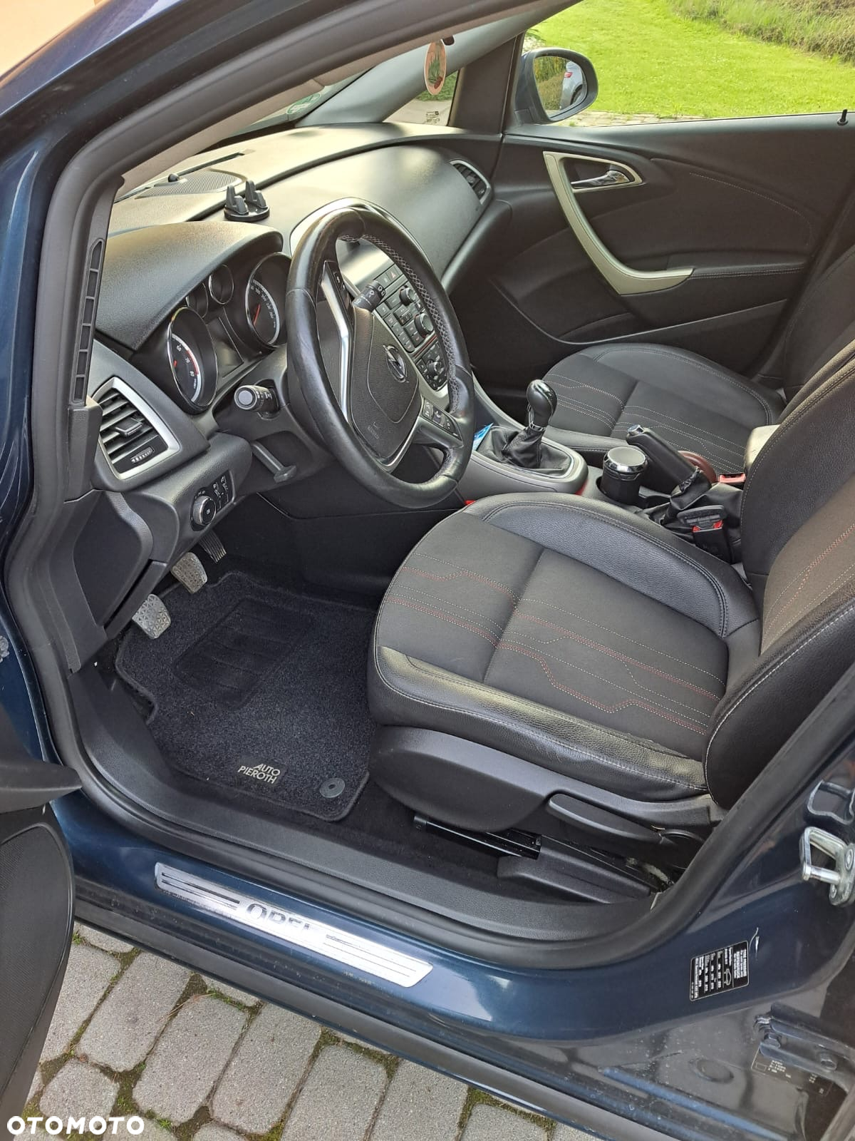 Opel Astra 1.4 Turbo ecoFLEX Start/Stop 150 Jahre - 9