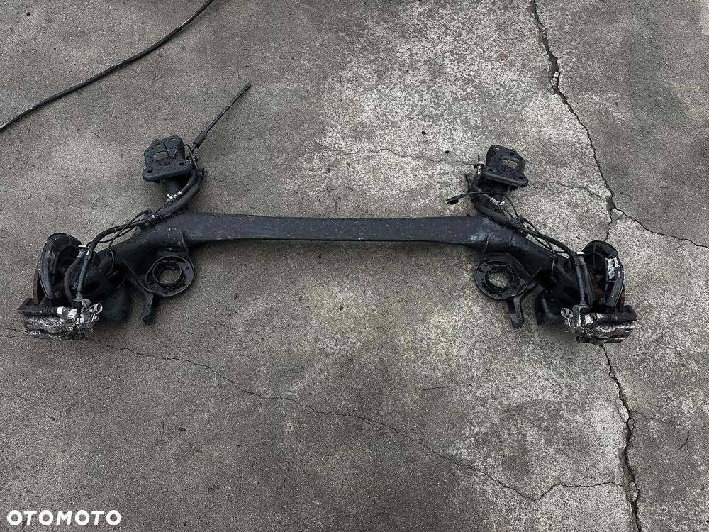 Tylna OŚ Belka Fiat 500L Tarcze Kompletna stan bdb - 2