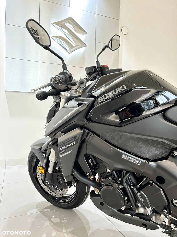 Suzuki GSX - 12