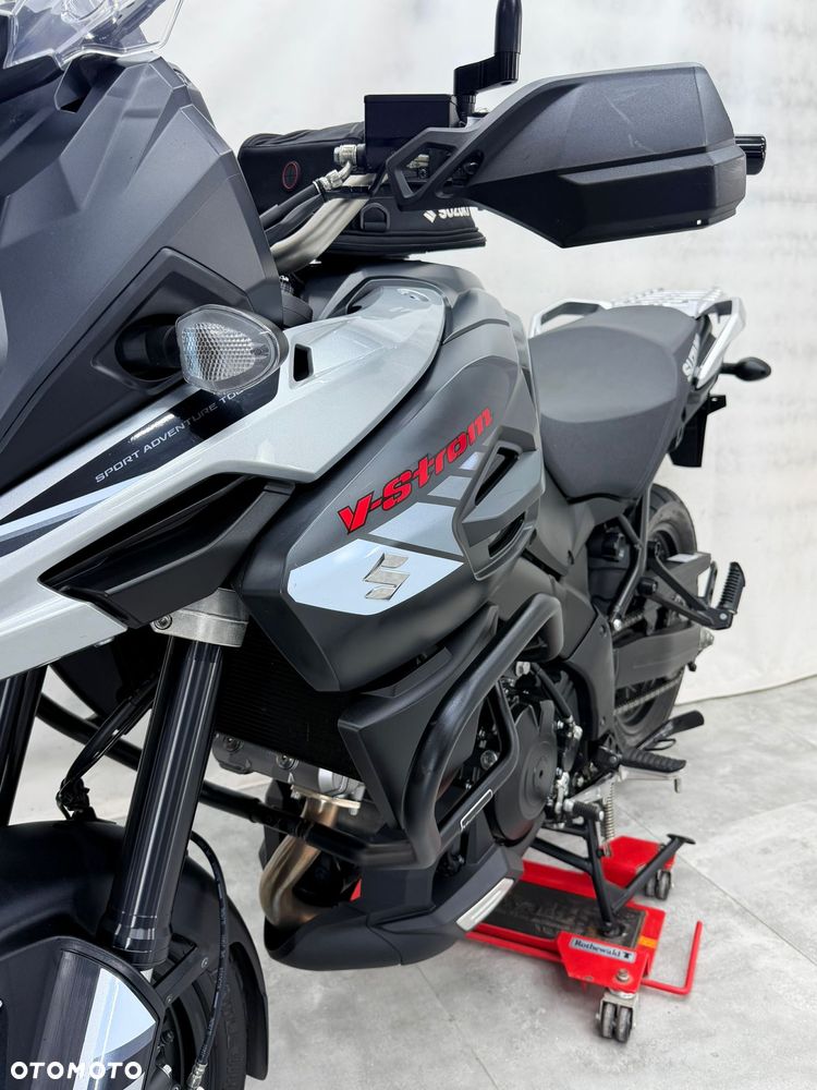 Suzuki V-STROM - 10