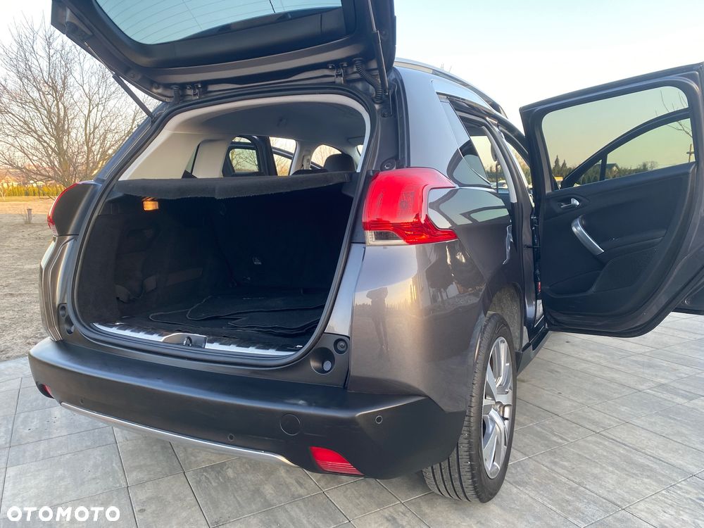 Peugeot 2008 1.2 Pure Tech Allure S&S - 15