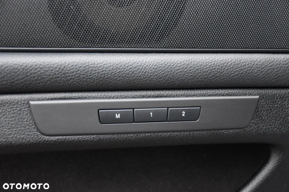 BMW Seria 5 520d xDrive - 22