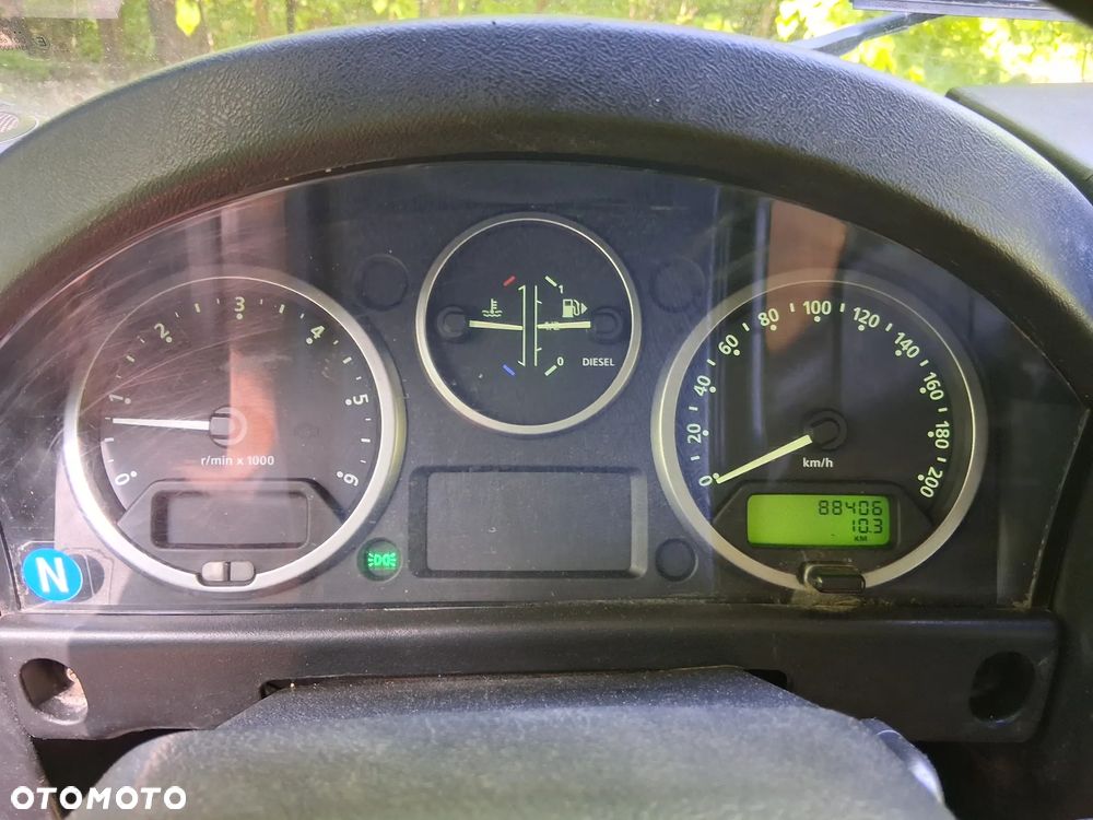 Land Rover Defender 2.4 TD4 SE - 23