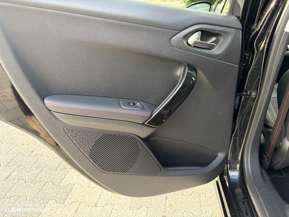 Peugeot 208 - 36