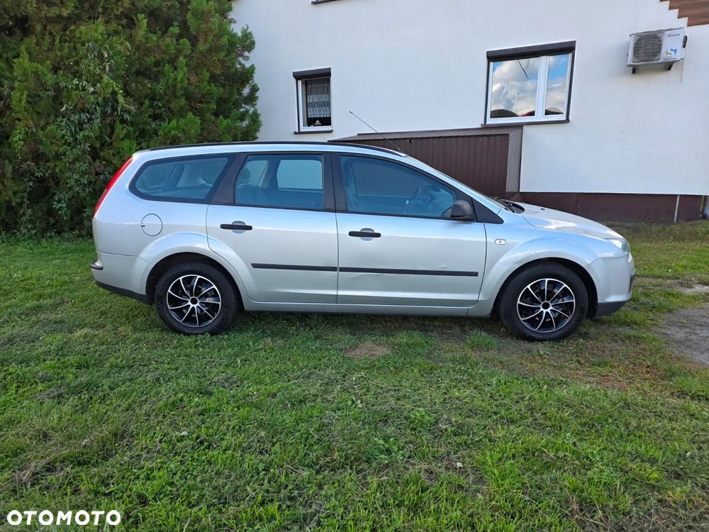 Ford Focus 1.6 16V Ambiente - 4